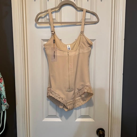 Body Shaper L - Picture 1 of 4